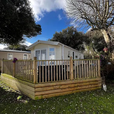 Stunning Caravan With Decking At Azure Seas In Suffolk Ref 32055Az Lowestoft Exterior photo