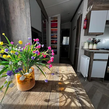 Stunning Caravan With Decking At Azure Seas In Suffolk Ref 32055Az Lowestoft Exterior photo