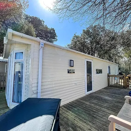 Stunning Caravan With Decking At Azure Seas In Suffolk Ref 32055Az Lowestoft Exterior photo