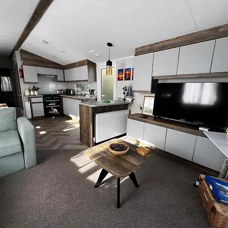 Stunning Caravan With Decking At Azure Seas In Suffolk Ref 32055Az Lowestoft Exterior photo