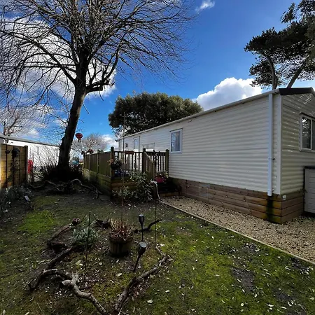 Stunning Caravan With Decking At Azure Seas In Suffolk Ref 32055Az Lowestoft Exterior photo