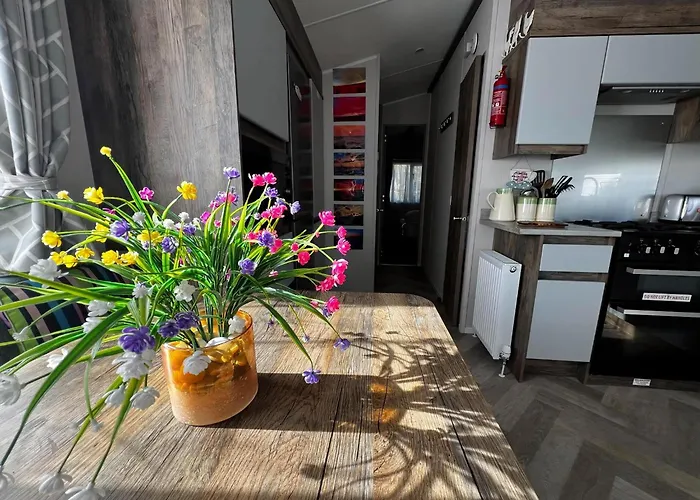 Stunning Caravan With Decking At Azure Seas In Suffolk Ref 32055Az