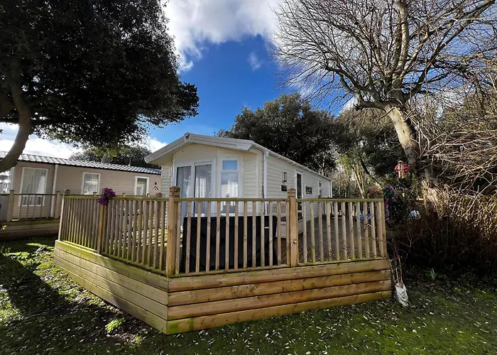 Stunning Caravan With Decking At Azure Seas In Suffolk Ref 32055Az