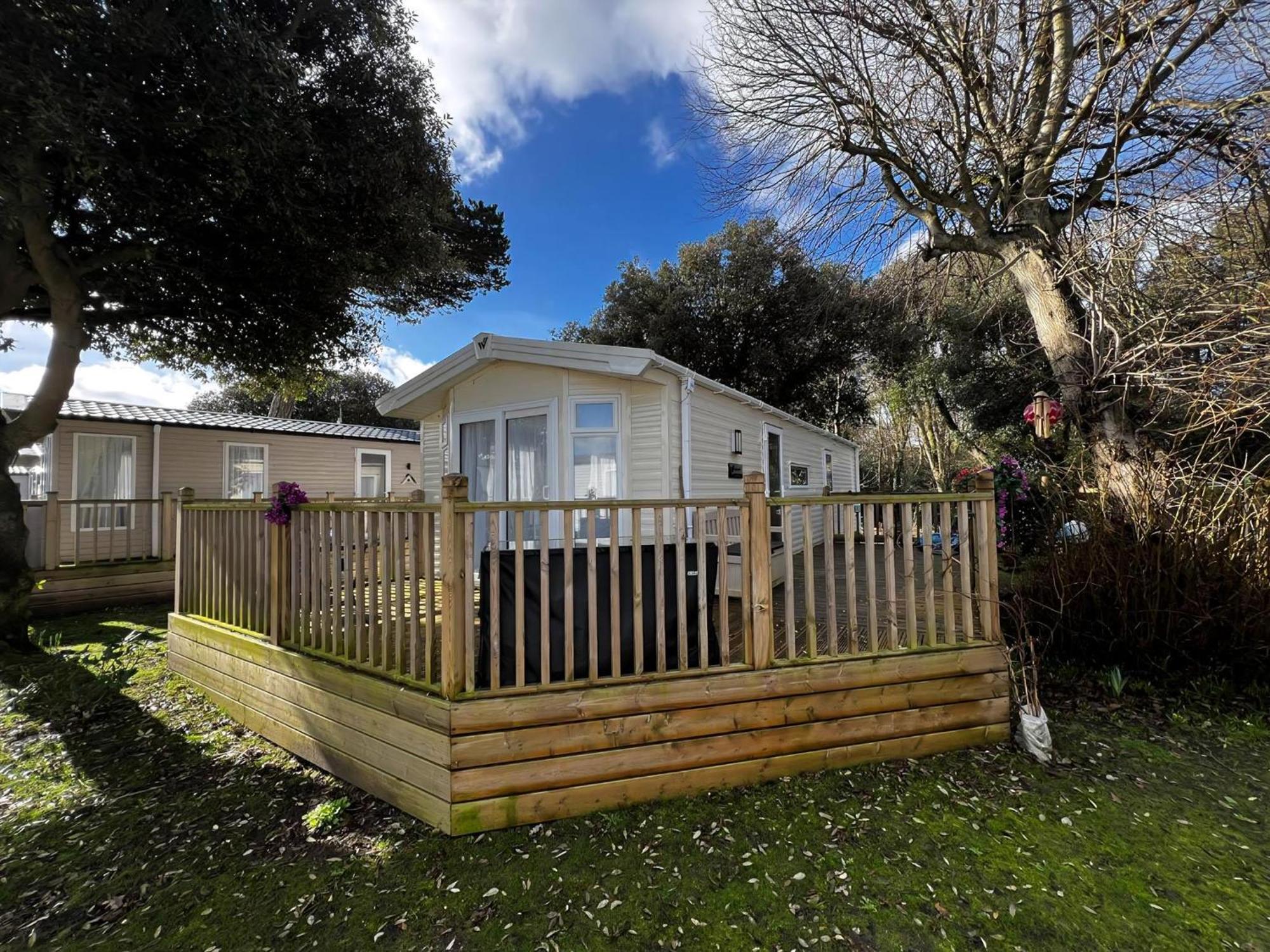 Stunning Caravan With Decking At Azure Seas In Suffolk Ref 32055az Campsite Lowestoft