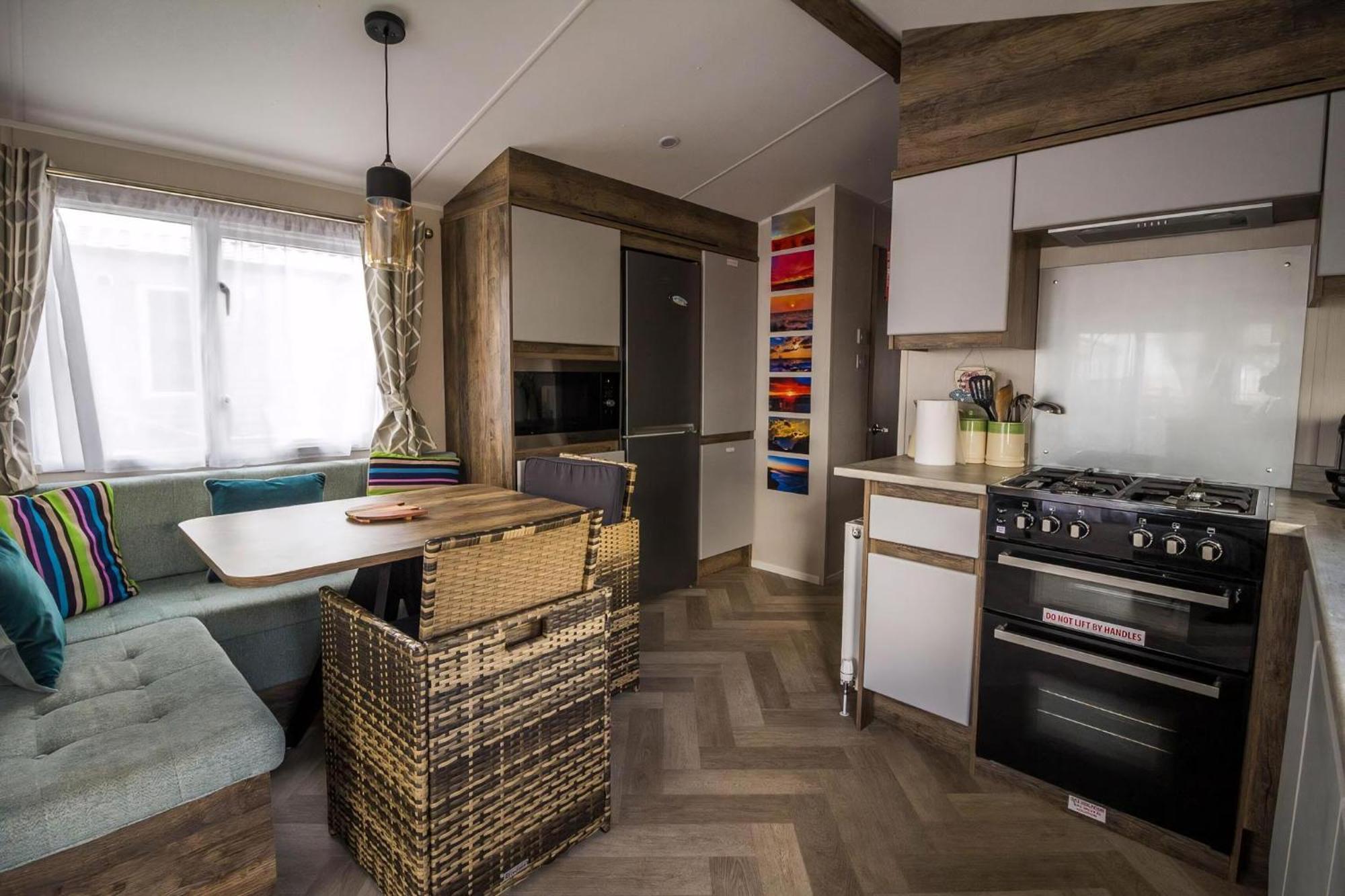 Campsite Stunning Caravan With Decking At Azure Seas In Suffolk Ref 32055az *