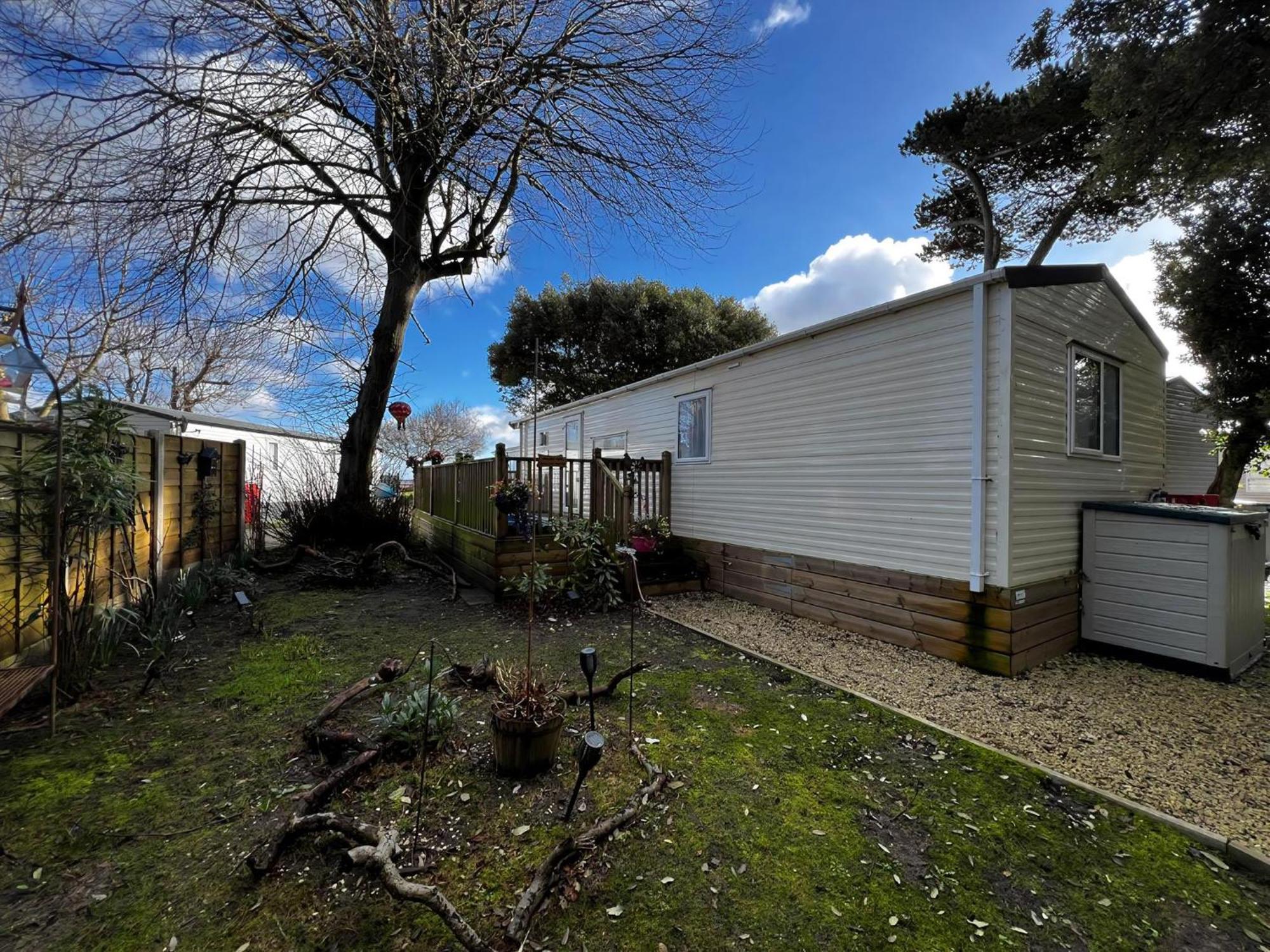 Stunning Caravan With Decking At Azure Seas In Suffolk Ref 32055az Campsite Lowestoft