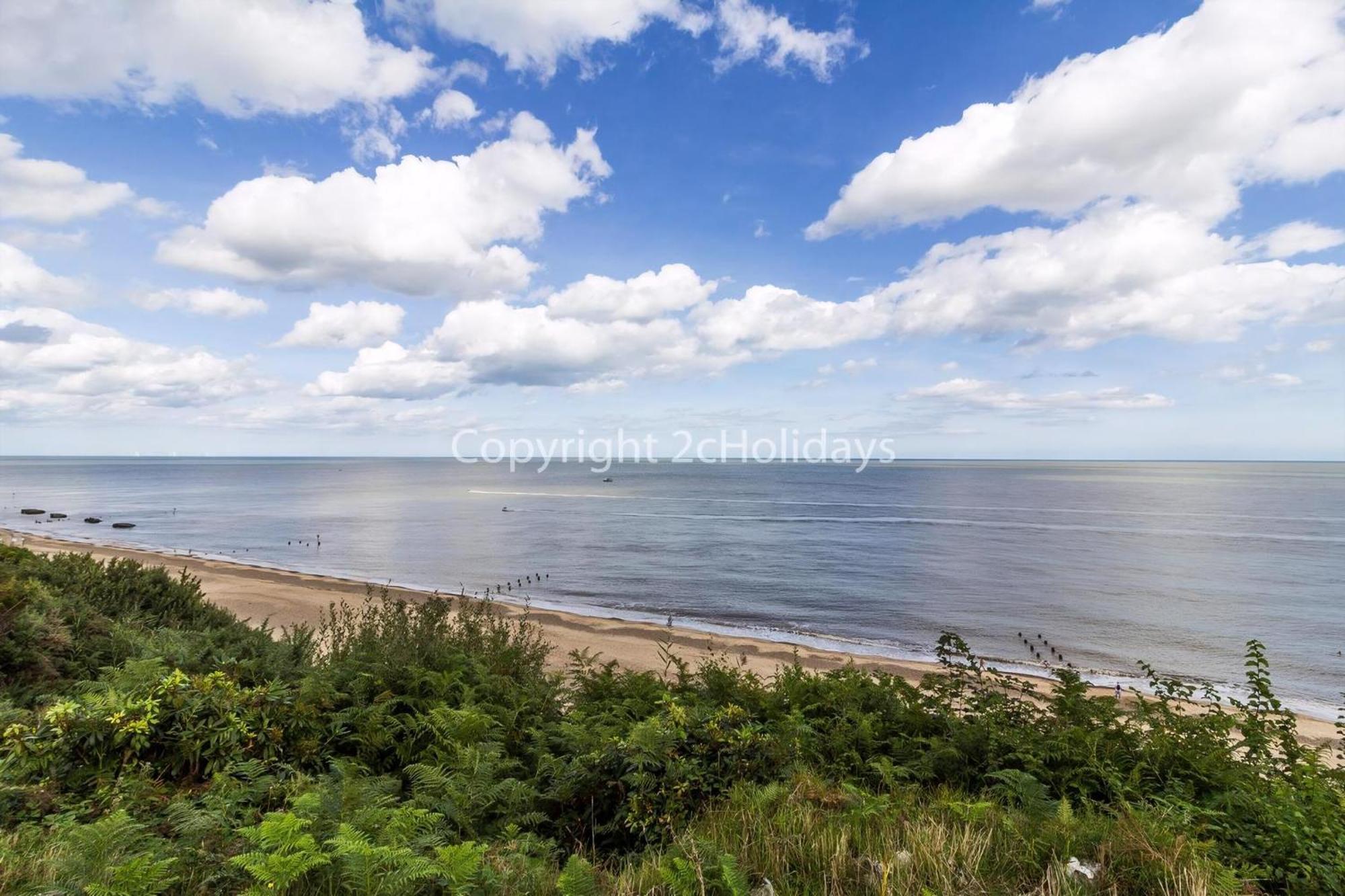 Stunning Caravan With Decking At Azure Seas In Suffolk Ref 32055az * Lowestoft
