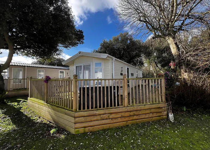 Stunning Caravan With Decking At Azure Seas In Suffolk Ref 32055Az